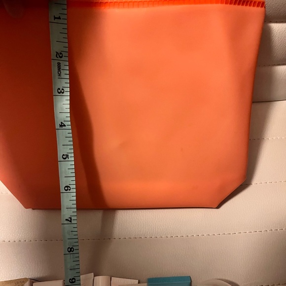 Skincare & Beauty Mini Bundle with Pouch ! - Picture 2 of 16